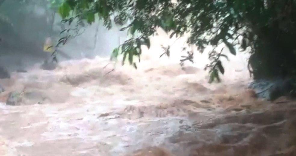Chuva forte deixa desalojados e desabrigados no ES