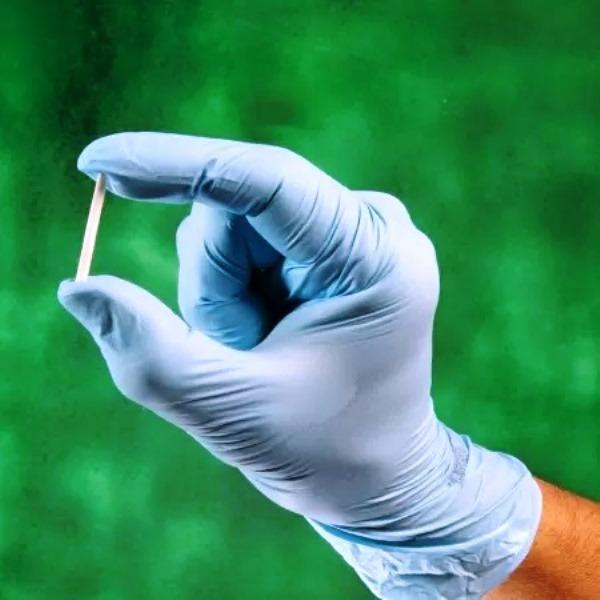 ‘Chip da beleza’, dispositivo que libera hormônios, preocupa médicos