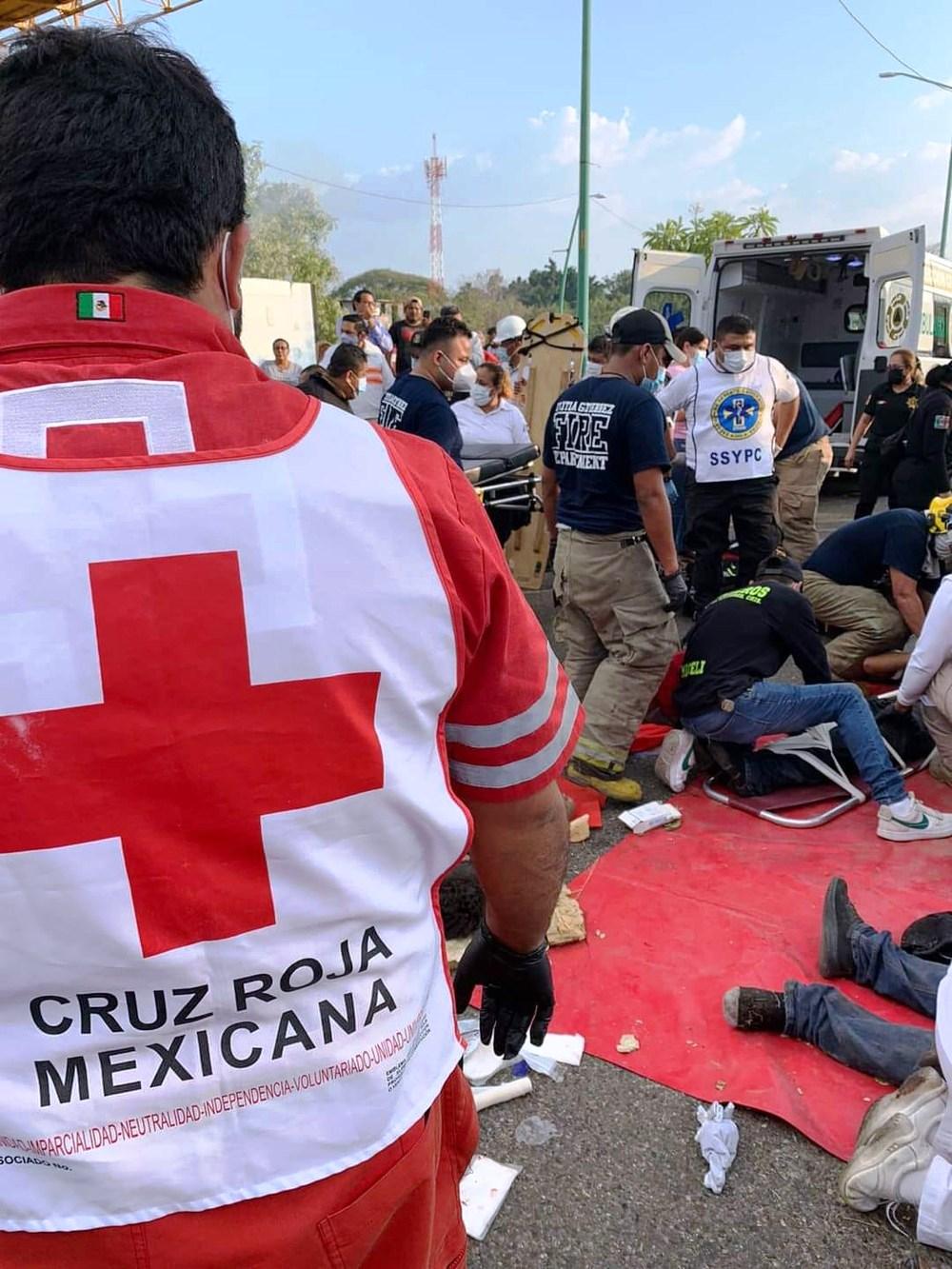 Carreta tomba, e 53 imigrantes morrem no México