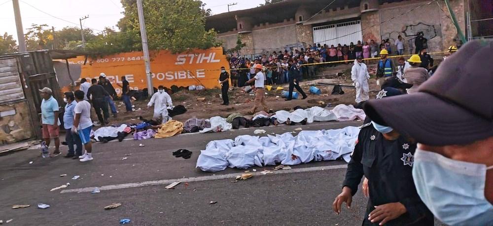 Carreta tomba, e 53 imigrantes morrem no México