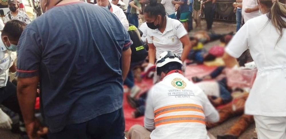Carreta tomba, e 53 imigrantes morrem no México