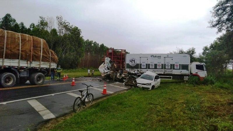 Acidente entre caminhões e carros deixa um morto e feridos na BR-101