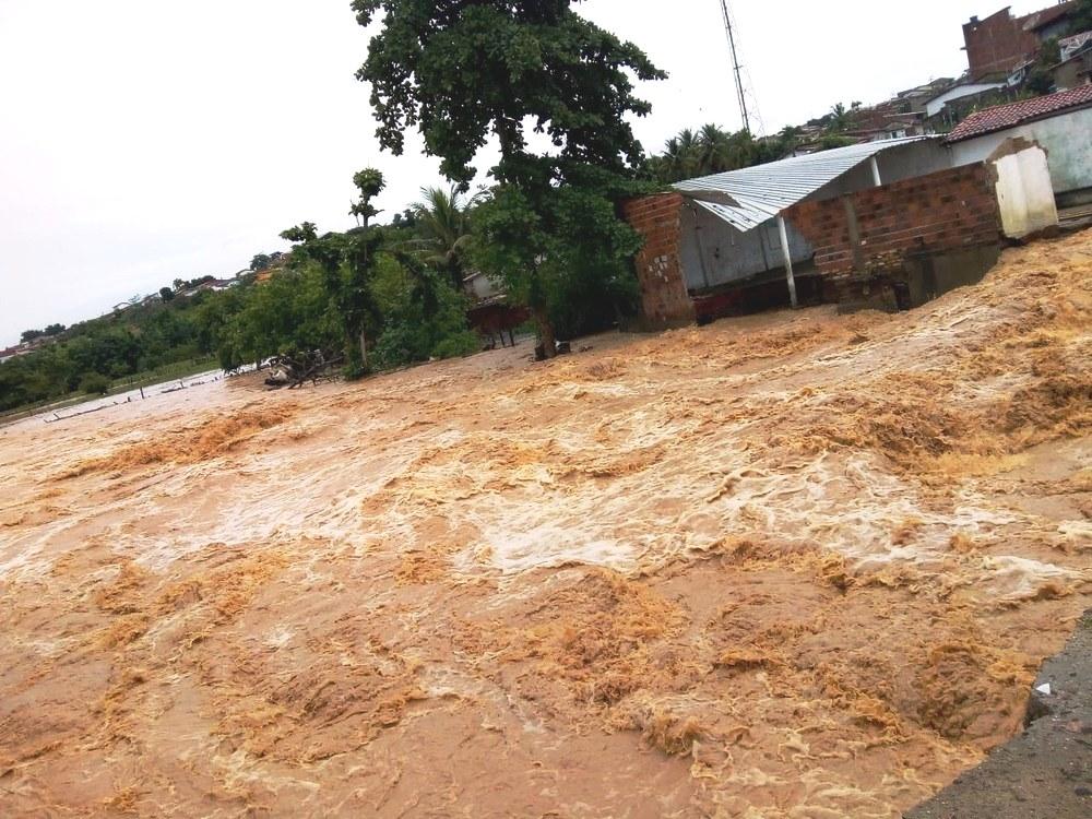 Temporais na Bahia afetam 70 mil pessoas e deixa 3.7 mil desabrigados