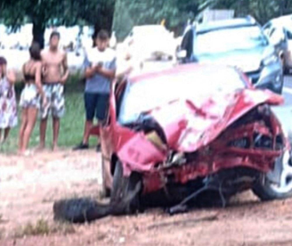 Mãe e filho de 7 anos que estavam indo para igreja morrem atropelados na BR-101