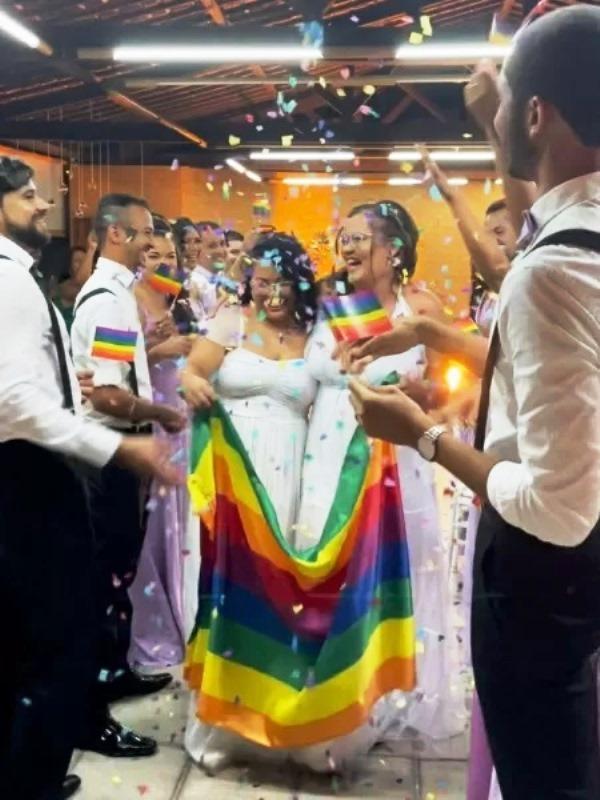 Pastora da Igreja Batista realiza casamento de duas mulheres