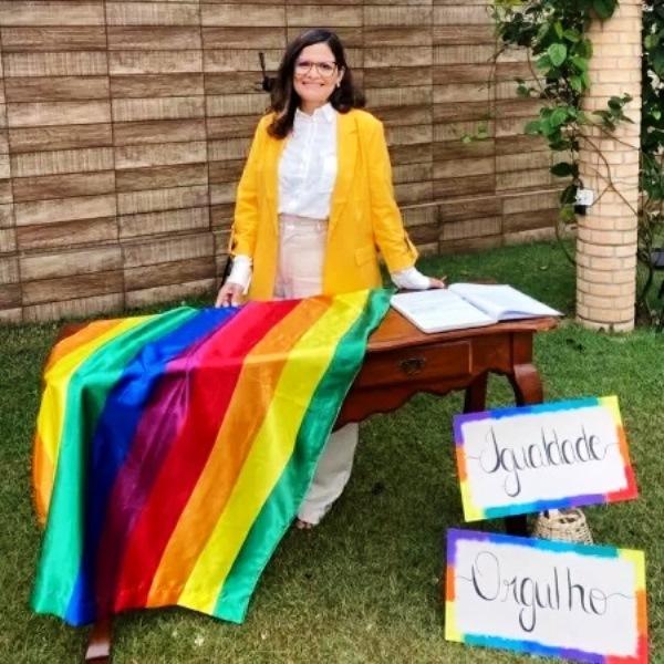Pastora da Igreja Batista realiza casamento de duas mulheres