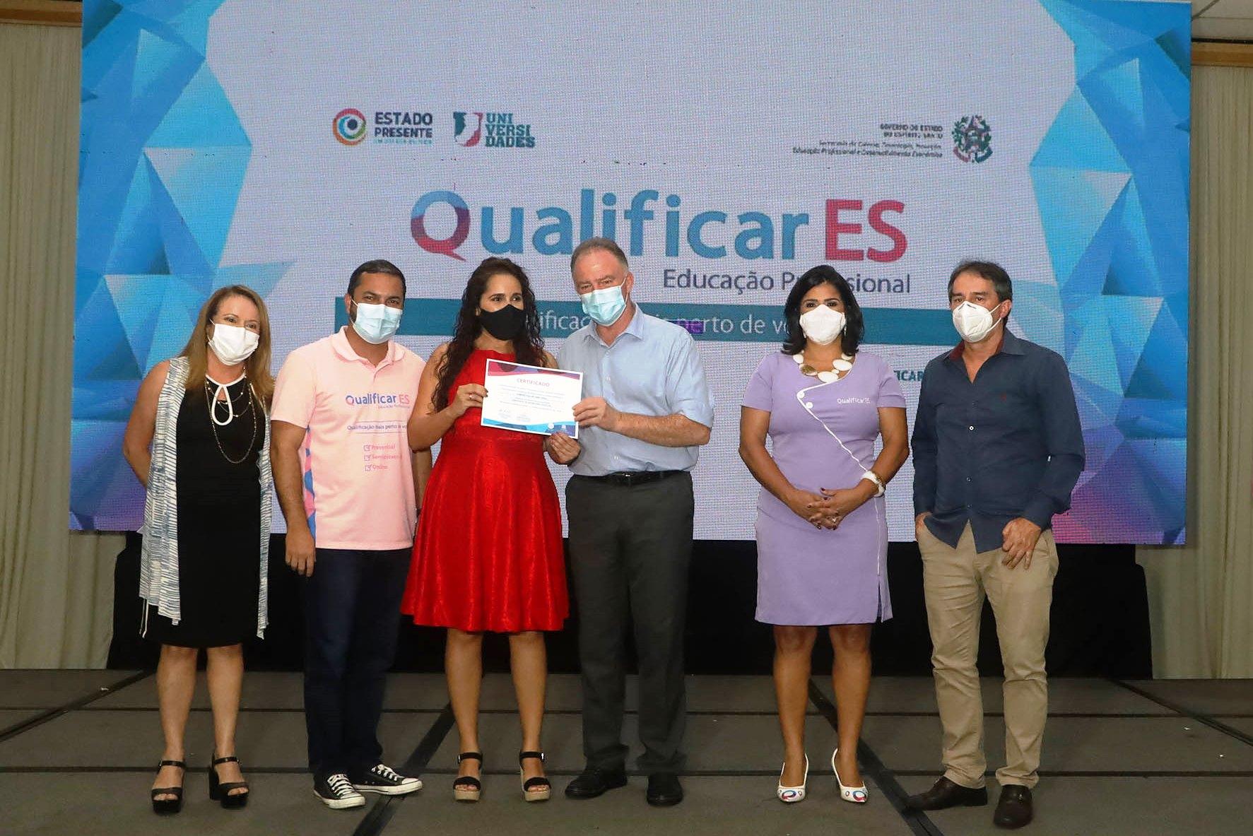 Governo do ES realiza cerimônia de formatura dos alunos dos cursos do Qualificar ES
