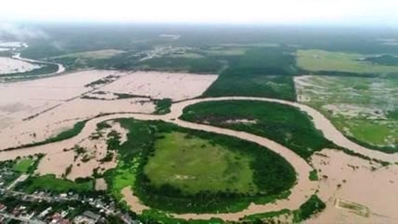 Rio Cricaré transborda no ES por conta da chuva forte em MG