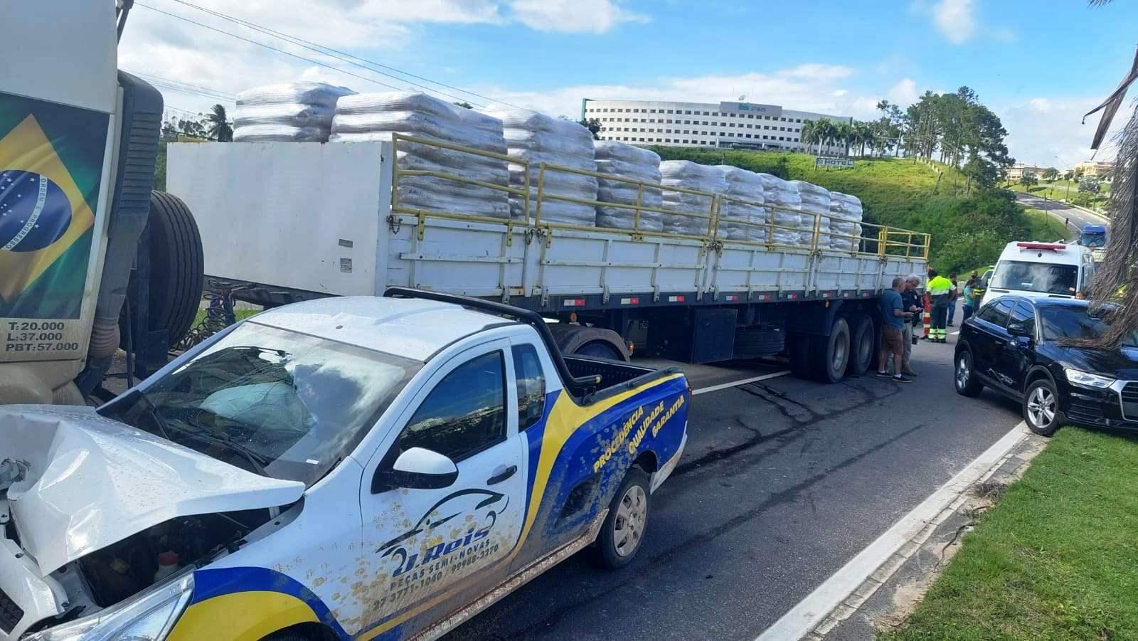 Acidente na BR 101 Norte, em São Mateus, deixa três feridos 