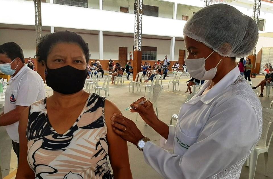 Espírito Santo é o estado com maior cobertura de doses de reforço em idosos