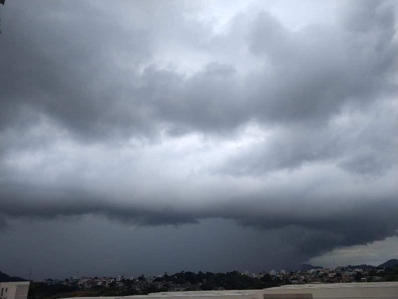 Inmet emite aviso de chuva para quase todo o ES