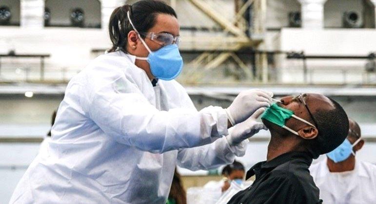 Brasil tem 35 casos confirmados da variante Ômicron