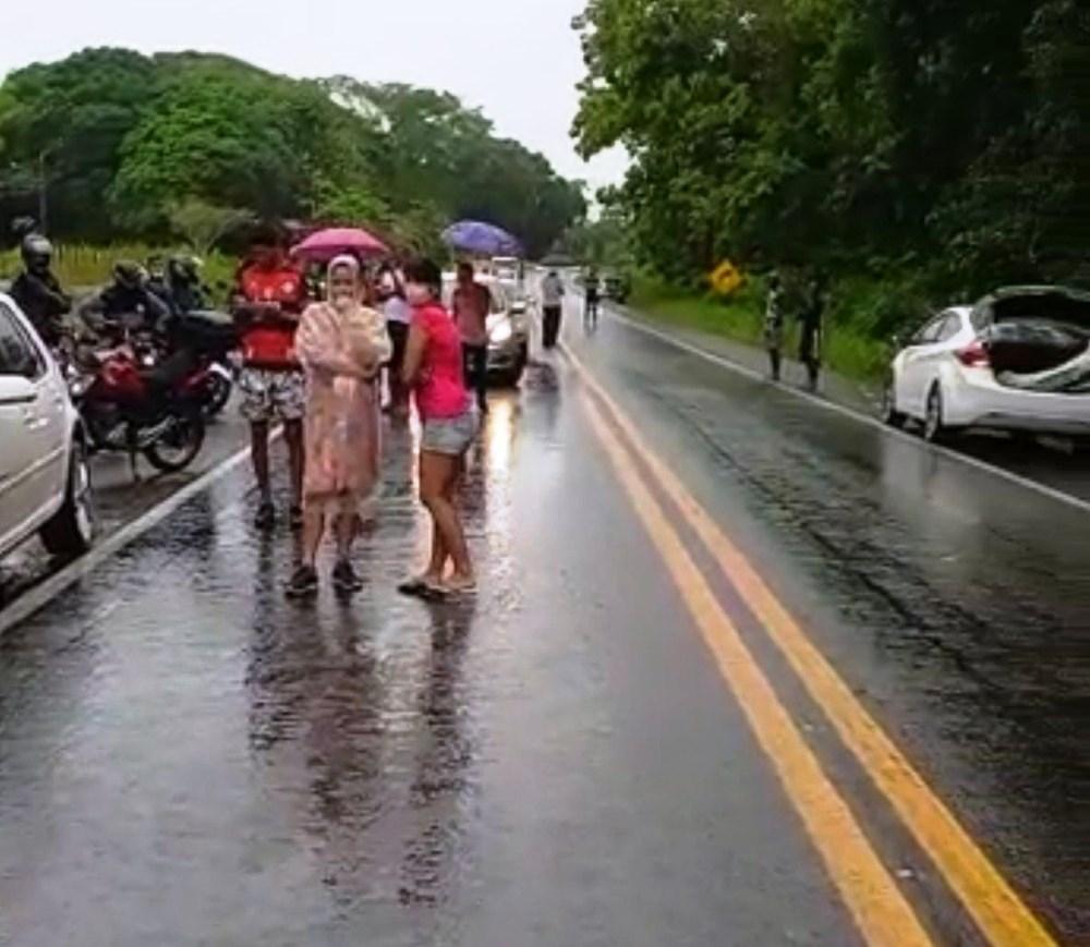 Estrada do sul da Bahia ficam interditada por causa de chuvas
