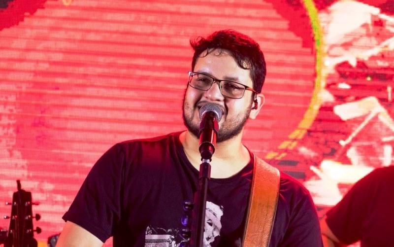 Cantor Maurílio, da dupla com Luiza, morre aos 28 anos em hospital de Goiânia