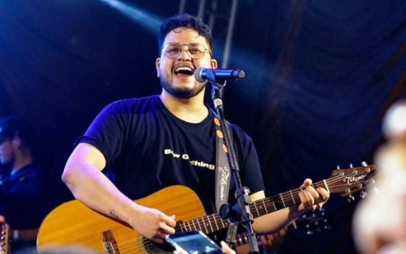Cantor Maurílio, da dupla com Luiza, morre aos 28 anos em hospital de Goiânia