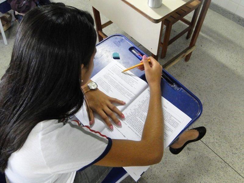 Governo do ES lança edital para mais de 1.300 bolsas integrais para graduação
