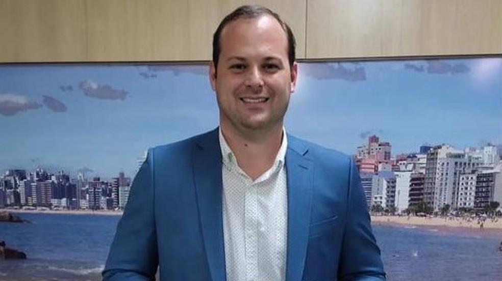 Vice-prefeito de Vila Velha, no ES, atira acidentalmente contra a própria virilha