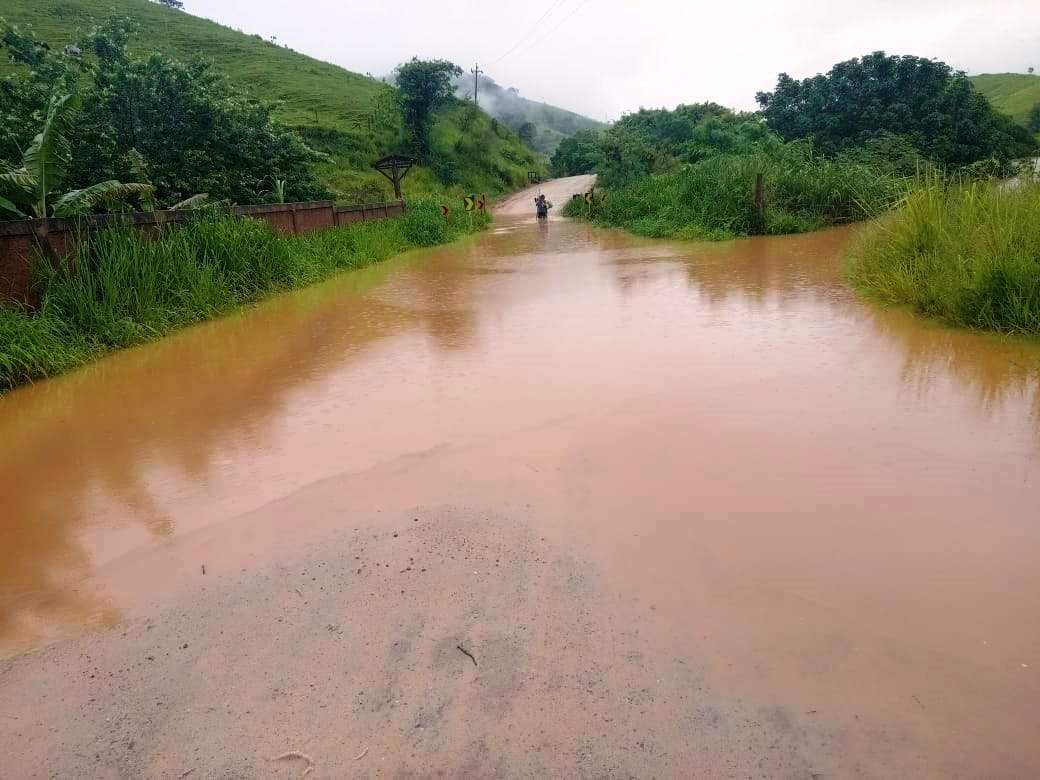 Rodovia é totalmente interditada após cheia do Rio Castelo, no Sul do ES