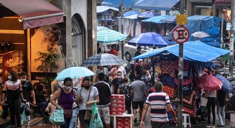 Brasil registra 44 mortes por Covid e 24.382 novos casos em 24 horas