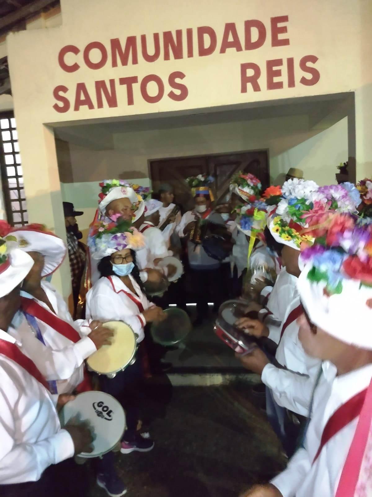 Alegria e emoção marcam a celebração da festa de Santos Reis no bairro Pedra D’água