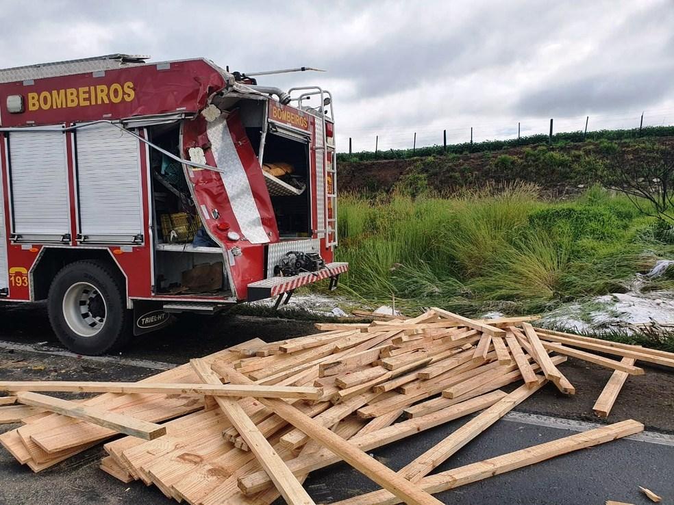 Pai, mãe e 3 filhas morrem em acidente com caminhão na BR-376, em Palmeiras (PR)