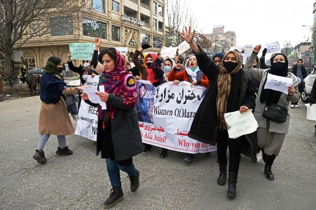 Talibãs usam gás pimenta contra mulheres em protesto em Cabul