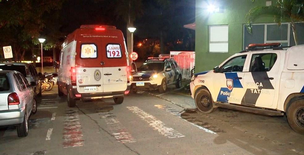 Menina de 7 anos é baleada no olho em frente de casa em Cariacica, ES