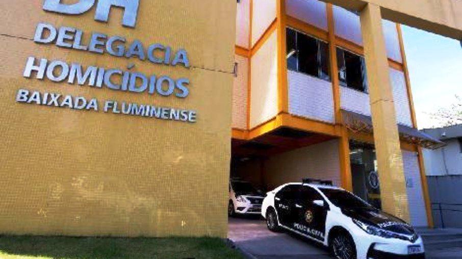 Mulher é morta a facadas pelo marido na frente dos filhos