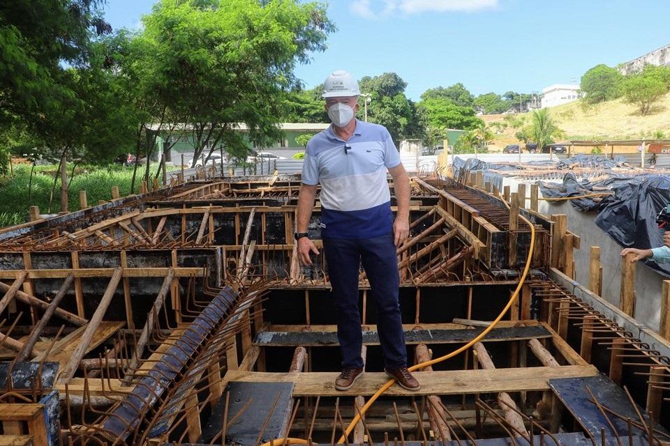 Casagrande acompanha início da concretagem dos píeres do Sistema Aquaviário em Vila Velha, ES