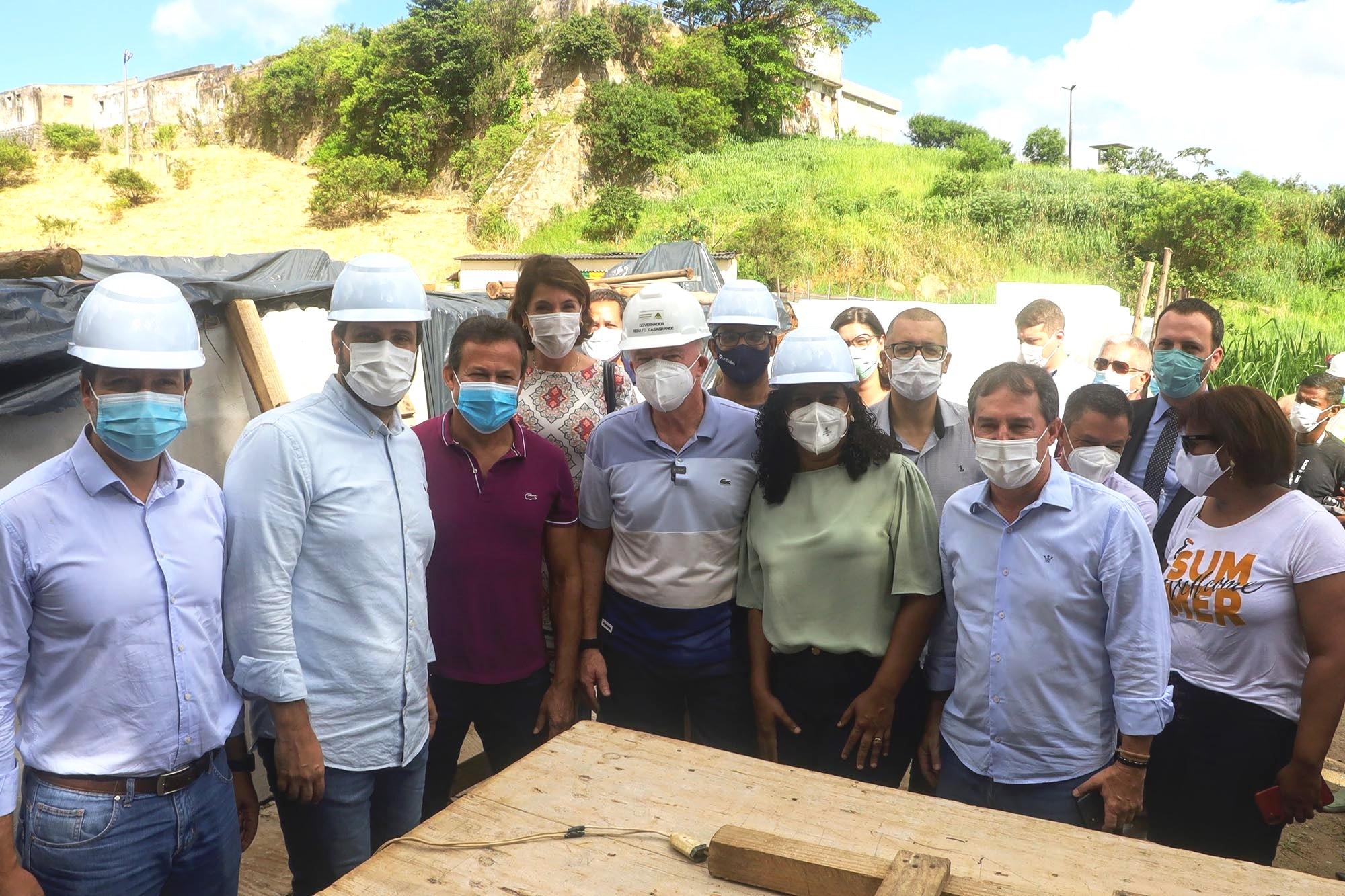 Casagrande acompanha início da concretagem dos píeres do Sistema Aquaviário em Vila Velha, ES