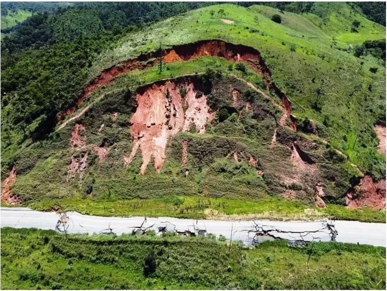 Interdição de rodovia causa desvio de 150 km para viagem de ônibus entre BH e Conceição da Barra