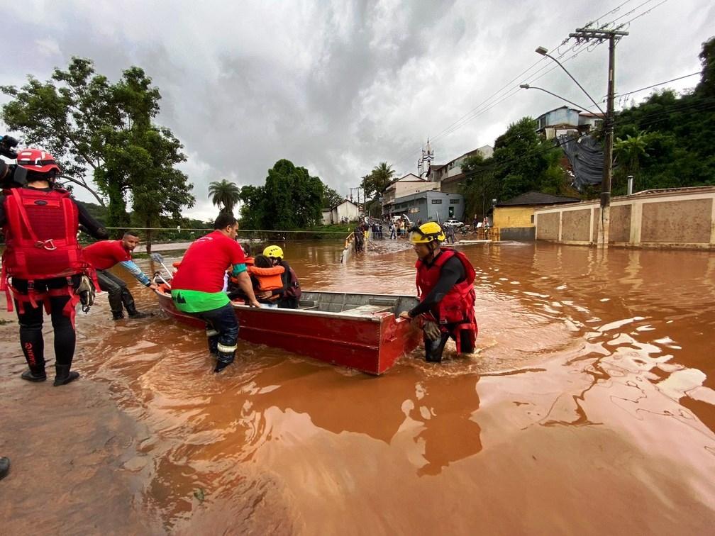 Minas Gerais tem mais de 400 cidades em situação de emergência por causa da chuva