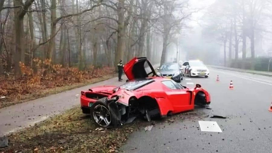 Ferrari rara de R$ 16,6 milhões é destruída durante test-drive