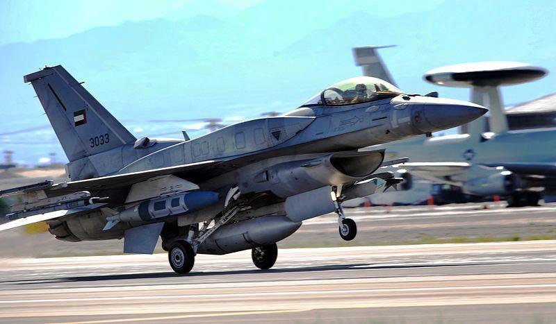 F-16 dos Emirados Árabes Unidos interceptam mísseis sobre Abu Dhabi