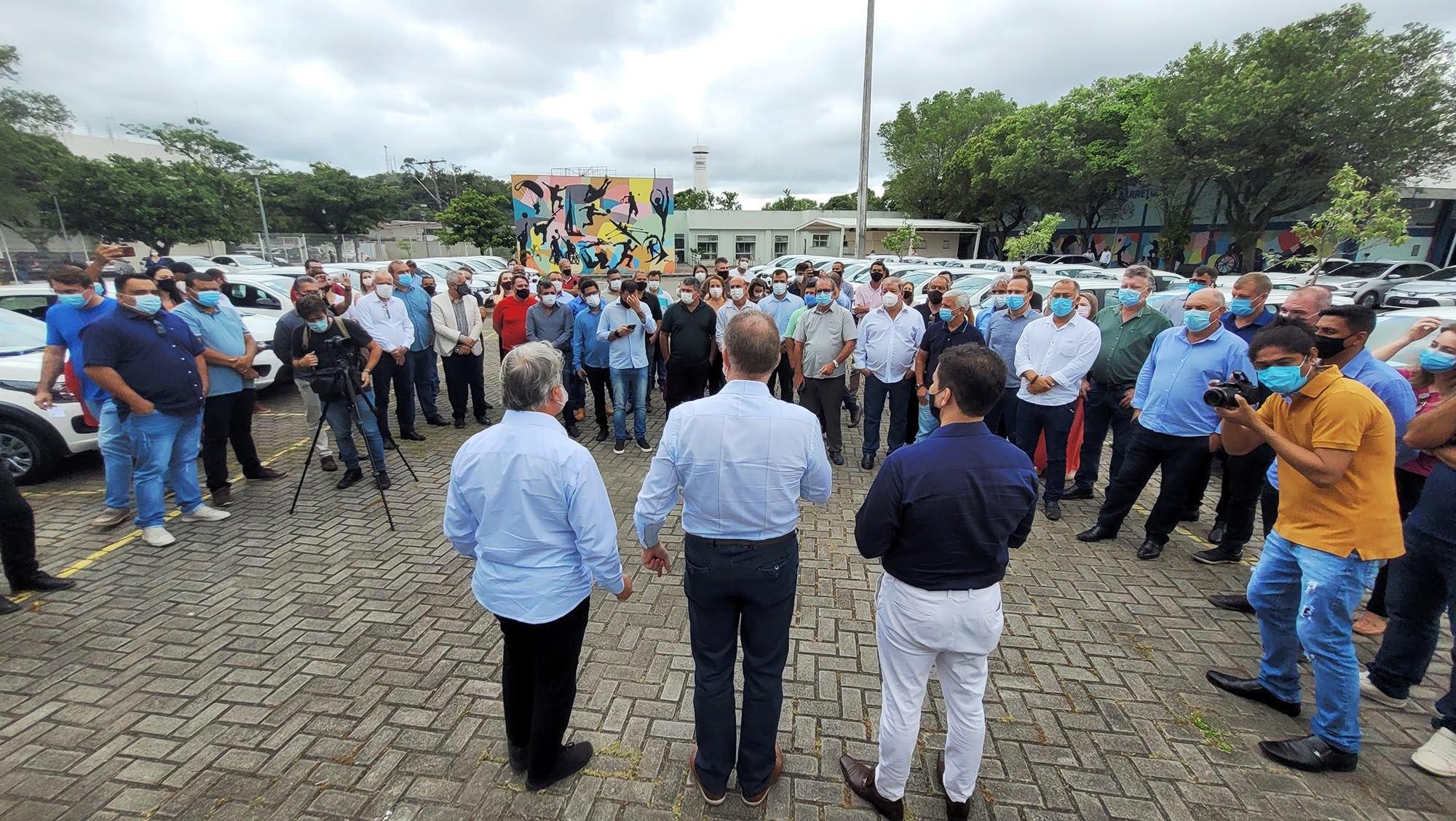 Casagrande entrega veículos para fortalecimento da municipalização do licenciamento ambiental no ES