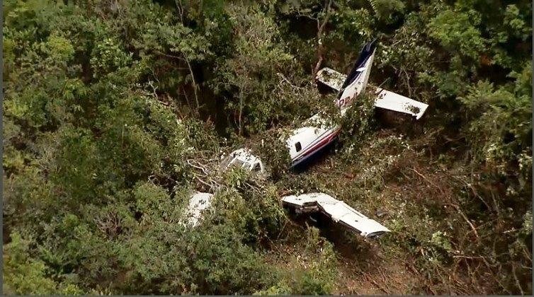 Avião com cinco pessoas cai na fazenda do ex-piloto Nelson Piquet