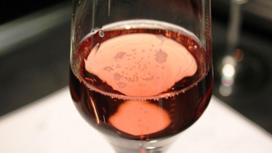 Vinho pode proteger contra Covid-19; já a cerveja tem efeito contrário, dizem cientistas