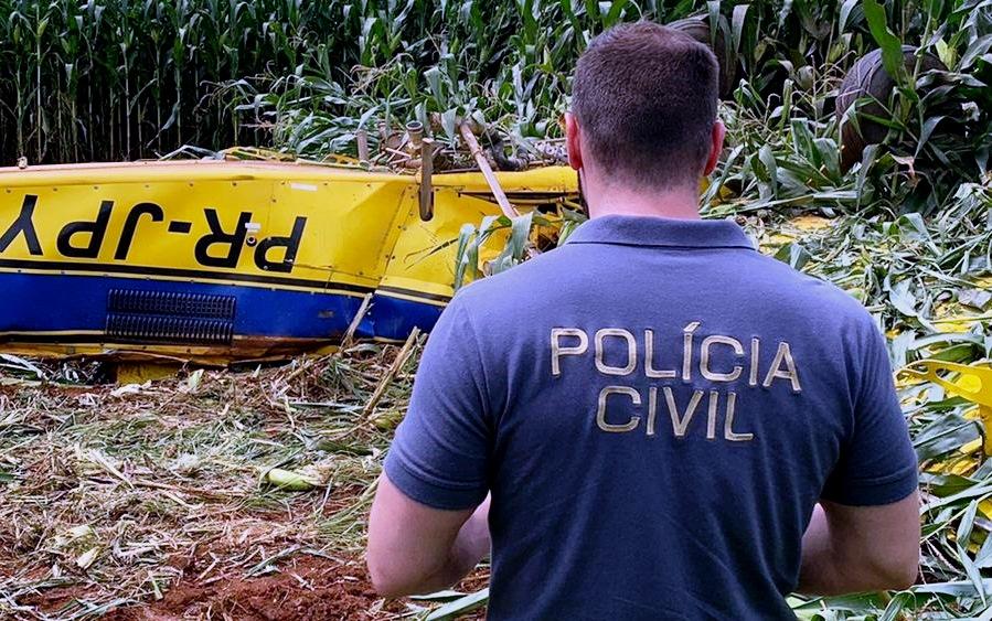Avião agrícola cai em plantação de milho e piloto morre
