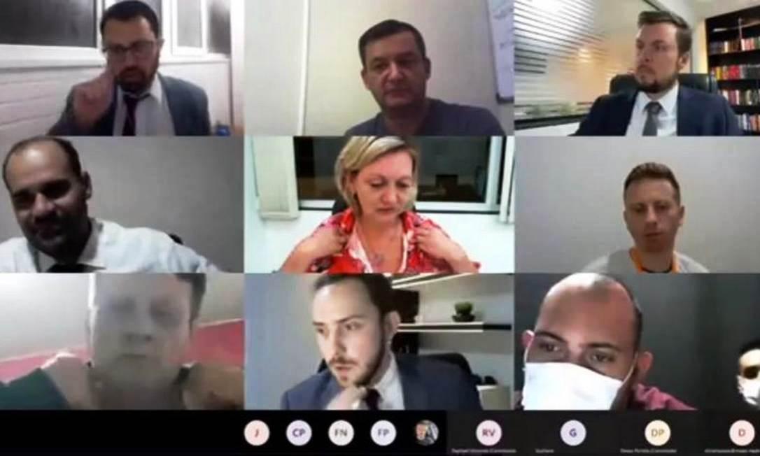 ‘São bostas esses advogados’, diz promotora em audiência virtual sem perceber áudio ligado