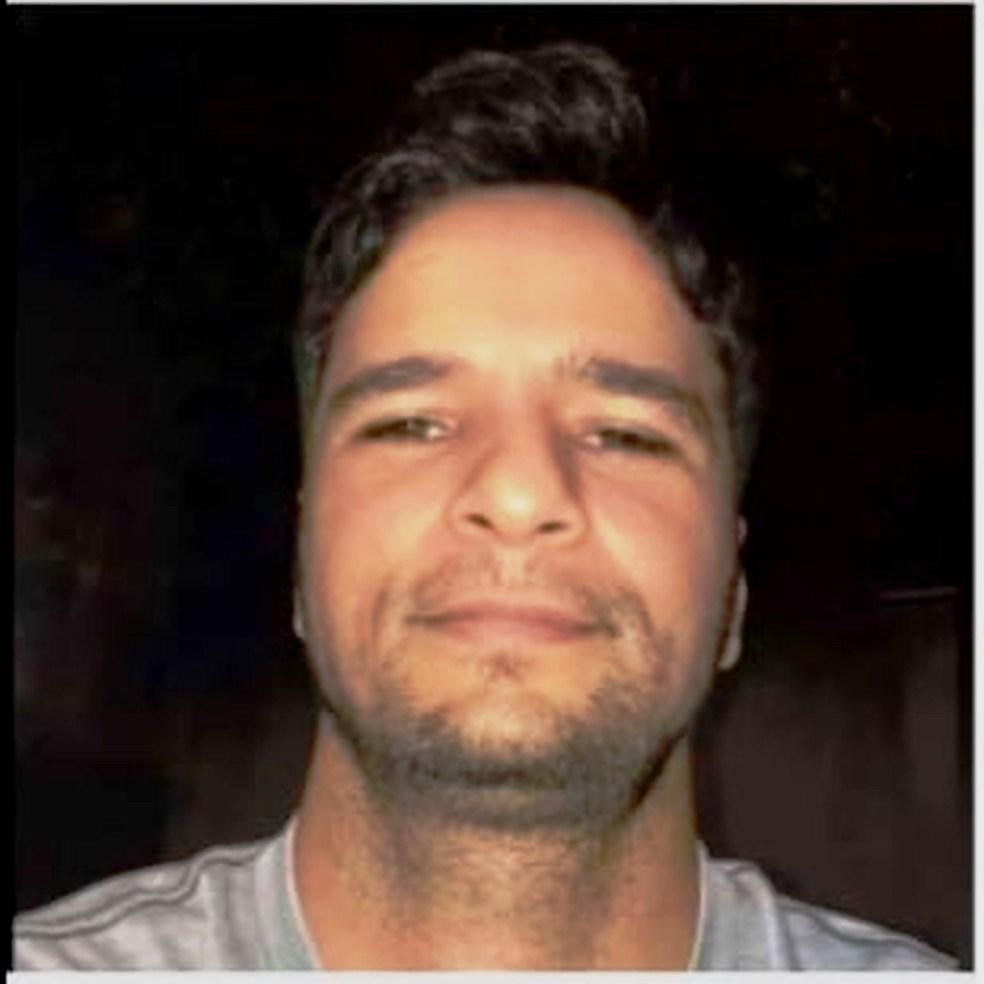 Polícia acha morto em motel homem suspeito de assassinar a mulher e os tios dela em Macaé, no Rio