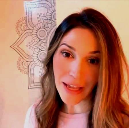 Mulher presenteia o marido com sexo a três, descobre-se lésbica e o deixa