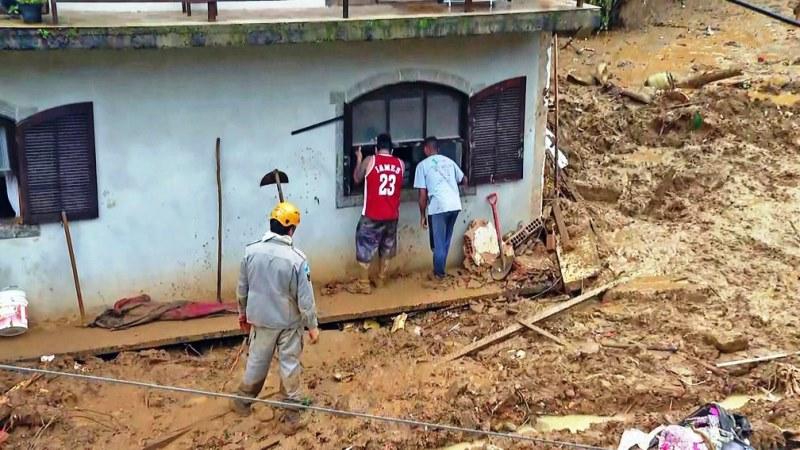 Temporal em Petrópolis deixa 36 mortos; bombeiros ainda não sabem quantos são os desaparecidos
