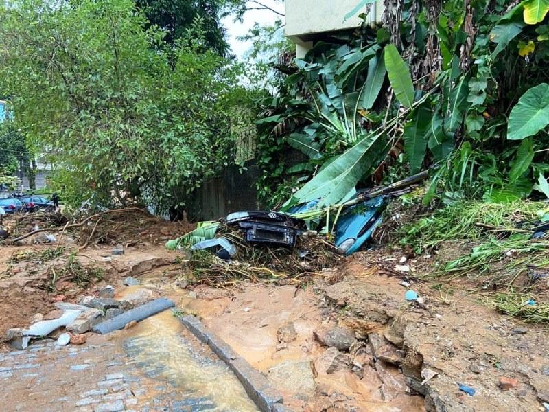Temporal em Petrópolis deixa 36 mortos; bombeiros ainda não sabem quantos são os desaparecidos