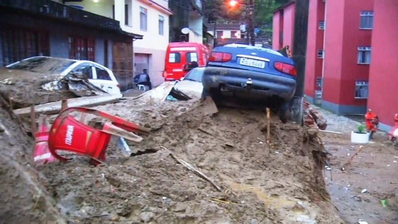 Temporal em Petrópolis deixa 36 mortos; bombeiros ainda não sabem quantos são os desaparecidos