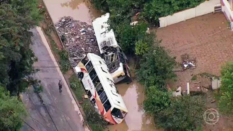 Sobe para 67 o número de mortos após temporal em Petrópolis, RJ