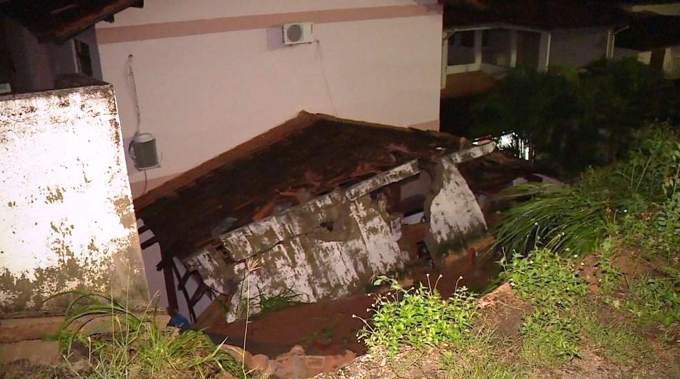 Chuva forte deixa 2 mortos e mais de 230 pessoas fora de casa no ES