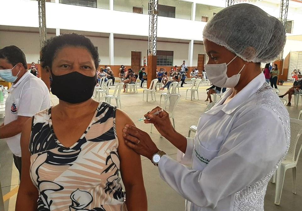 Mutirão de vacinação contra Covid-19 acontece em 53 cidades do ES, nesta sexta (18) e sábado (19)