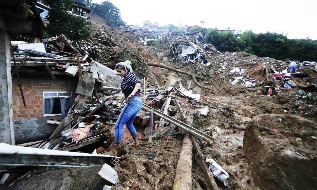 Continuam buscas por vítimas com vida em Petrópolis; tragédia já deixa 120 mortos e 116 desaparecidos
