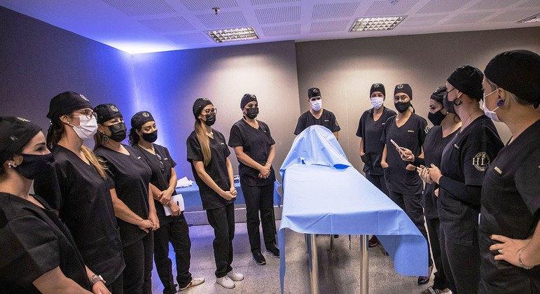 Empresas apostam na importação de cadáveres dos EUA