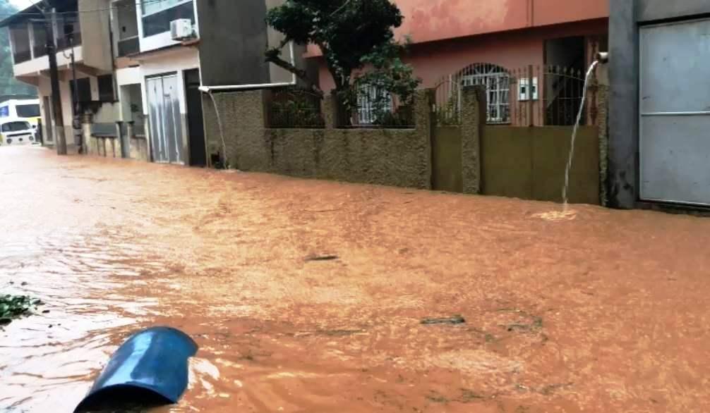 INMET emite alerta vermelho para perigo intenso de chuvas no ES